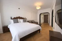 Luoping Boyue Hotel