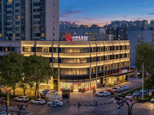 Qianna Hotel  Glorious(Luoyang Longmen Railway & Xingluohu Subway Branch)
