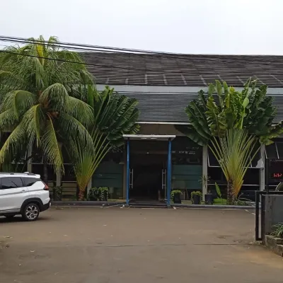 Hotel Senen Indah Syariah Hotels near Stasiun Pasar Senen