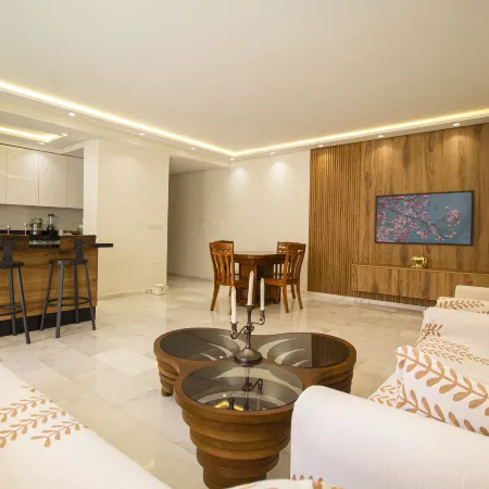 Luxury 2-Bedroom Pool, Quiet & Spacious