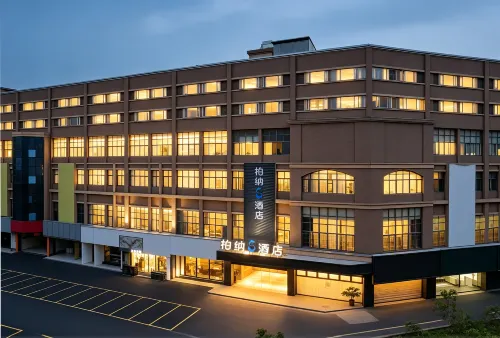 Urba S Hotel (Wanbao Plaza, Longyan Railway Station)