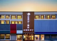 Word Aladdin Hotel (Tengzhou Zhen'ai Mall Railway Station) - موقف سيارات