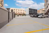 Ruiji Designer Hotel - parking