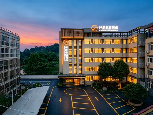 QIANNA HOTEL GLORIOUS (Xinyang Railway Station Shihe District) - صديق للحيوانات الاليفة