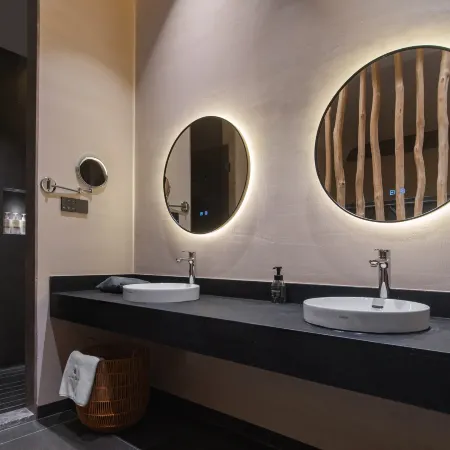 Longmen Nankunshan · Yiyezhiqiu Wenquan Stream-Tracing Vacation Apartment