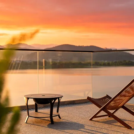 Yuelanqiyu · Moon Whisp | Erpanlanyue Waterfront Seaview Resort Chinese Inn (Erhai Ideal City)