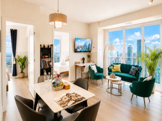 DT CN tower 3BR2BA Lake View king bed/ parking