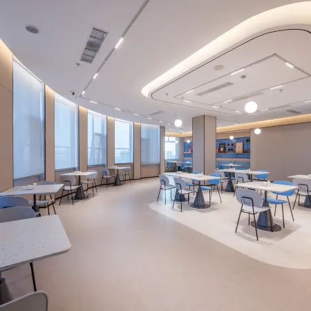 Home Inn (Changde High-speed Railway Station Huanlecheng Branch)