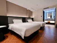 Rujia Ruibai Cloud Hotel (Linjiang Jiangxin Island Branch) Hotel di Linjiang