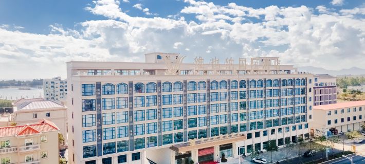 Vienna International Hotel Lufeng South Railway Station Отели в г. Луфэн