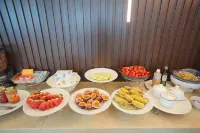 GM International Hotel and Apartment - Aamiainen
