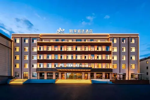 Homeinn Plus Hotel (Changbai County G331 National Highway Yalu River Street) - parking