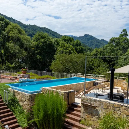 Qingcheng Huayu Hot Spring Mountain Residence