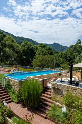 Qingcheng Huayu Hot Spring Mountain Residence - Rooftop Pools