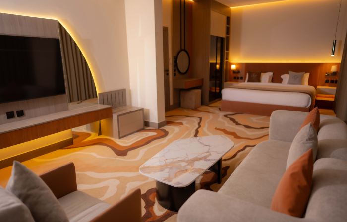 RICH LOBBY HOTEL HAIL