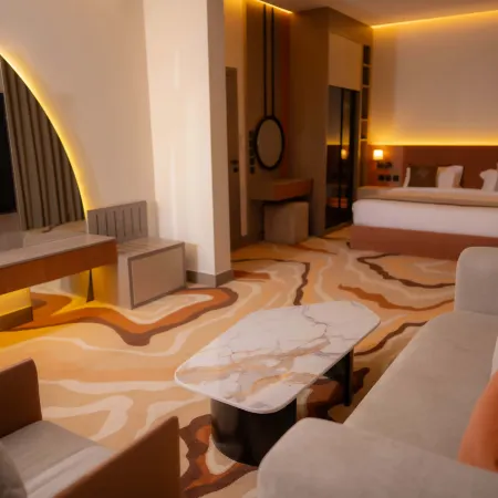 RICH LOBBY HOTEL HAIL