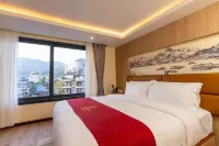 Hotel Lumen - A Garden of Lights - 3-Star