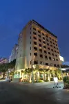 The Palazzo Hotel Hotel dekat Eli Lilly Asia Inc