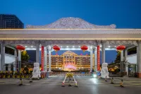 Yulong Garden Hotel (Zhenping Wandelong Plaza)