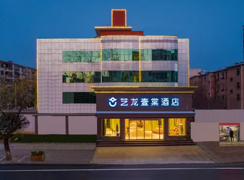 Elong ETANG Hotel (Zhoukou Chuanhui District Wuyi Wenhua Square) فنادق في جَوكَو