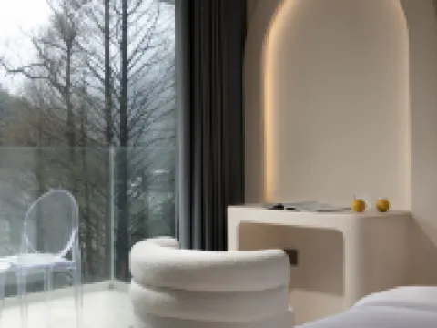 JANE Hot Spring Hotel (Anji Yunshang Grassland Panda Tribe Adventure Park Branch) Hotels in Anji