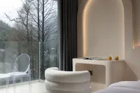 JANE Hot Spring Hotel (Anji Yunshang Grassland Panda Tribe Adventure Park Branch)