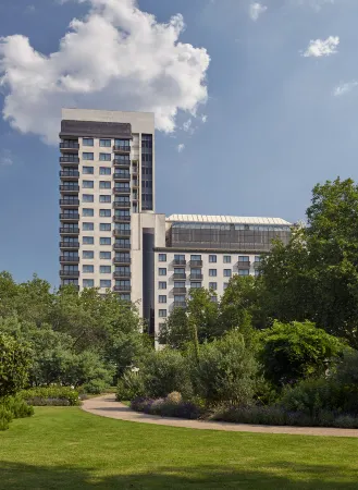 Jumeirah Carlton Tower London Отели рядом с достопримечательностью «Далуич Пикчер Галлери»