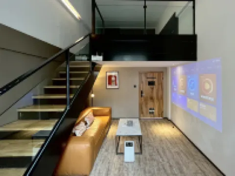 Liangzhu Homestay (Urumqi Zhongyinggong Subway Station)