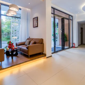 Xiaoyin Shanshe (Libo Xiaoqikong East Gate)