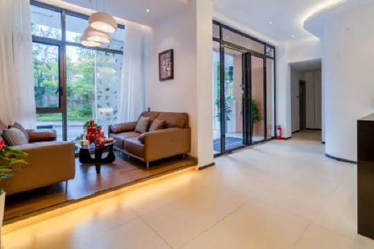 Xiaoyin Shanshe (Libo Xiaoqikong East Gate)