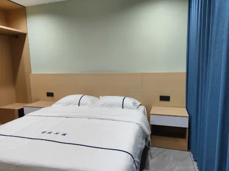 Shell Hotel (Quannan County Zhanqian Road) Отели рядом с достопримечательностью «Quannanxian Library»