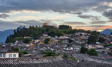 Lijiang Ancient Town - Green Willows Inn. Отели в г. Лицзян