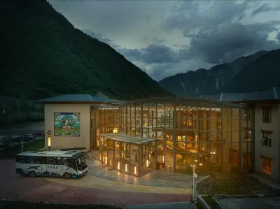 Jiuzhaigou Ganhai Cloud Valley Resort