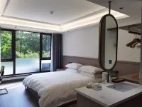 Jinyun AI She Homestay (Xiandu Scenic Area) - พร้อมระเบียง