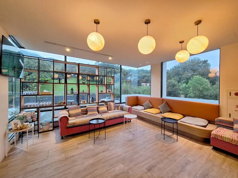 2. 얀민 핫 스프링..