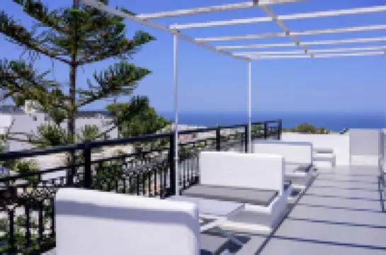 Tataki Family Hotel Fira