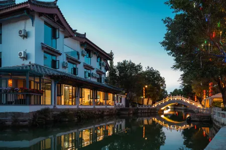 Chuxiong Qile Homestay (Yi Ancient Town) Отели в г. Чусион
