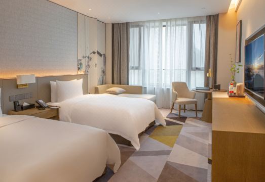 1. 더 큐브 호텔..