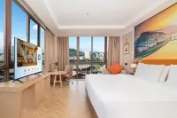 Vienna Hotel (Guangyuan Cangxi Branch) - parking