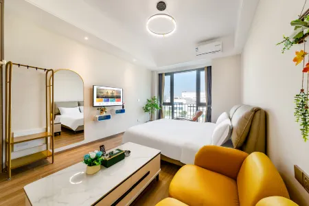 YunhuZhu Holiday Apartment (High-tech Baolong Plaza)
