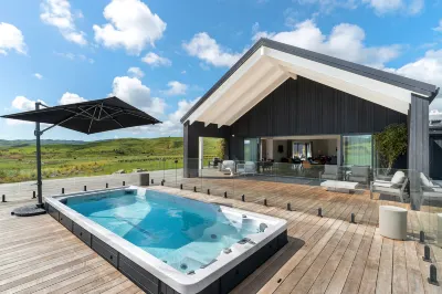 Te Karaka Lodge Hotels in Waikaretu