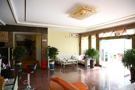 Luoyang Business Hotel Отели рядом с достопримечательностью «Qingniu Baima Square»