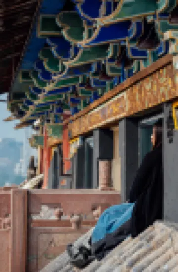 Thousands of miles to ride a bicycle to live in the other courtyard (Ya'an Covered Bridge Branch)