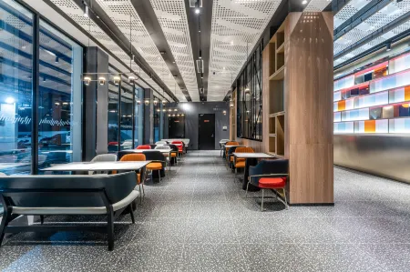 Ibis Hotel (Quzhou Railway Station Sanqu Road) Отели рядом с достопримечательностью «CPC Quzhou Committee Party School»