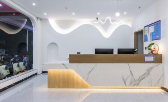 Baiya Hotel (Yangshuo Shili Gallery Yulonghe Branch)