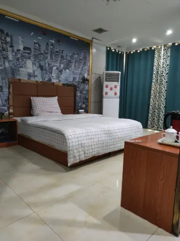 Fengqiu Sunshine Theme Hotel Отели в г. Фэнцю