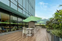 Yibin moon Peninsula Light Hotel(University City & Exhibition Center)