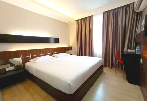 Hotel O Hi Inn - 2-Star
