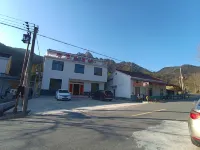 Jiuhuashan Fengyou Xiaoju - غرفة مطلة على الجبل