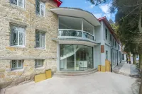 Lushan Lotte Boutique Hotel (Ruqinhu Guling Street) Hotels near Jiujiang TV and Radio University Lushan Station
